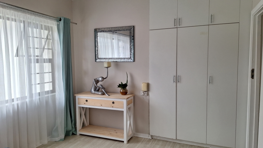 6 Bedroom Property for Sale in Gonubie Eastern Cape